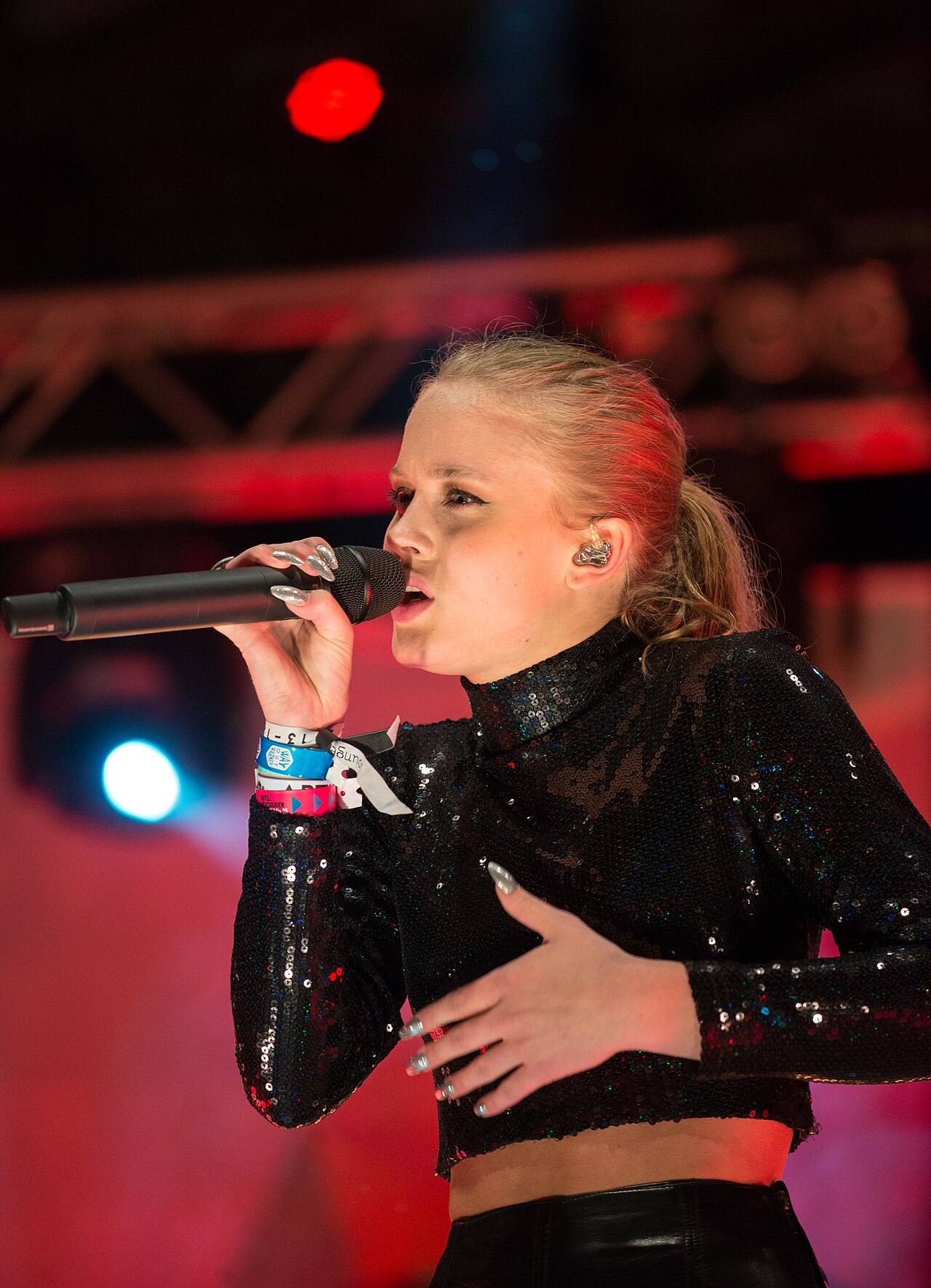 Zara Larsson's Wild Fortnight: A Sexyy Red Surprise, a 'Blue Moon' Tease, and an Abu Dhabi Exit