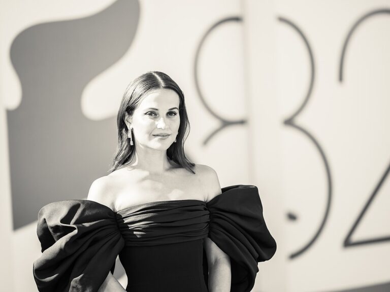 Alicia Vikander Had the Busiest September in Show Business - File:Alicia Vikander-7855.jpg