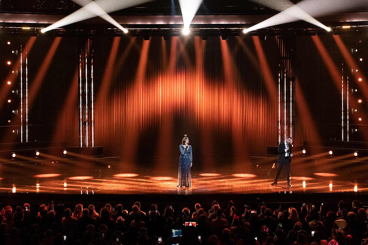 Måns Zelmerlöw Opens Up: Autobiography 'När allt faller' Is Out Now - File:Lill Lindfors & Måns Zelmerlöw Melodifestivalen 2020 Andra chansen Eskilstuna.jpg