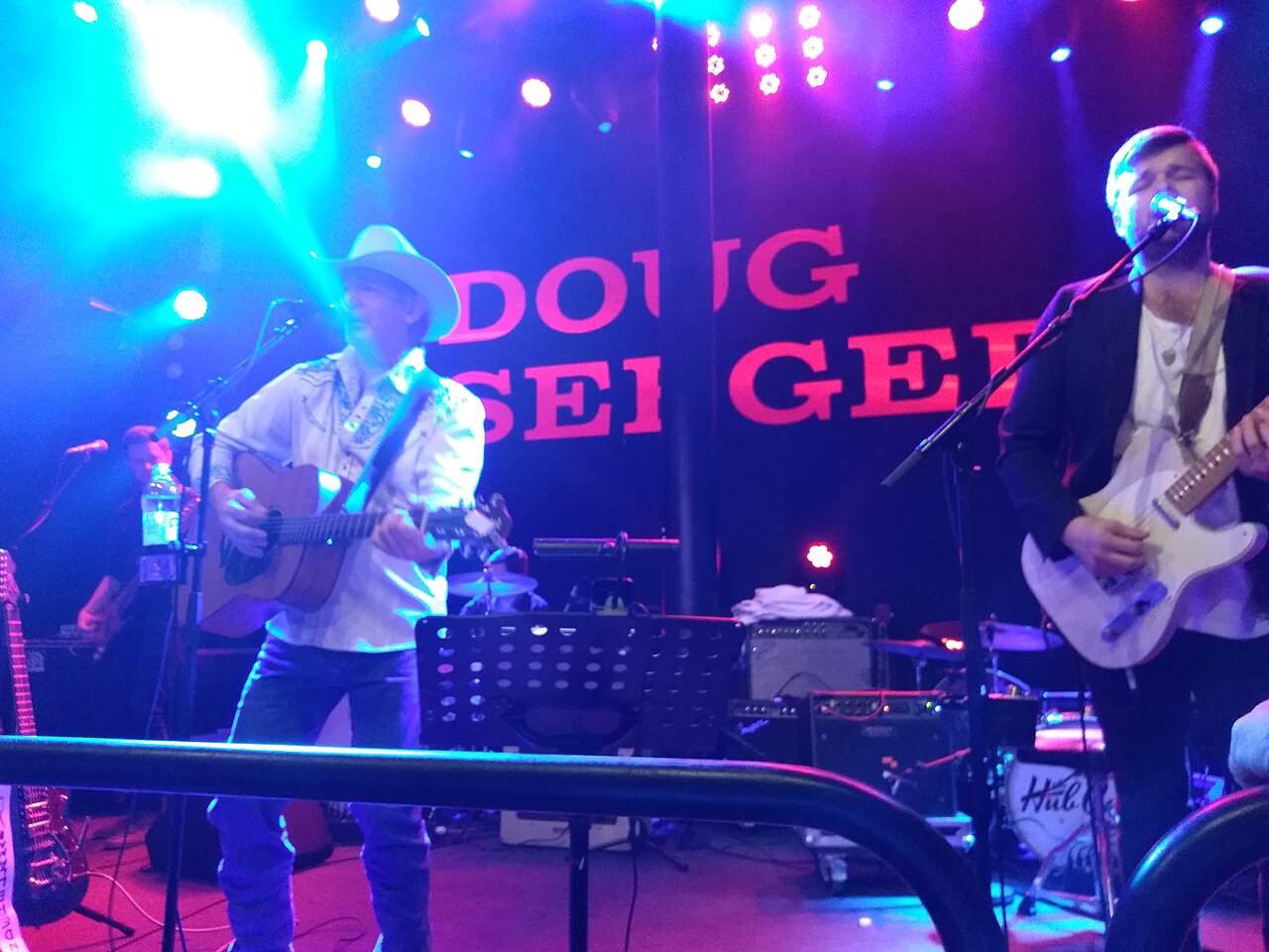 Doug Seegers live on stage at the Viking Cinderella concert in 2018